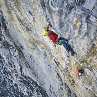 Roger Schaeli y Mayan Smith-Gobat en La vida es silbar a la cara norte del Eiger  (Foto: Frank Kretschmann)