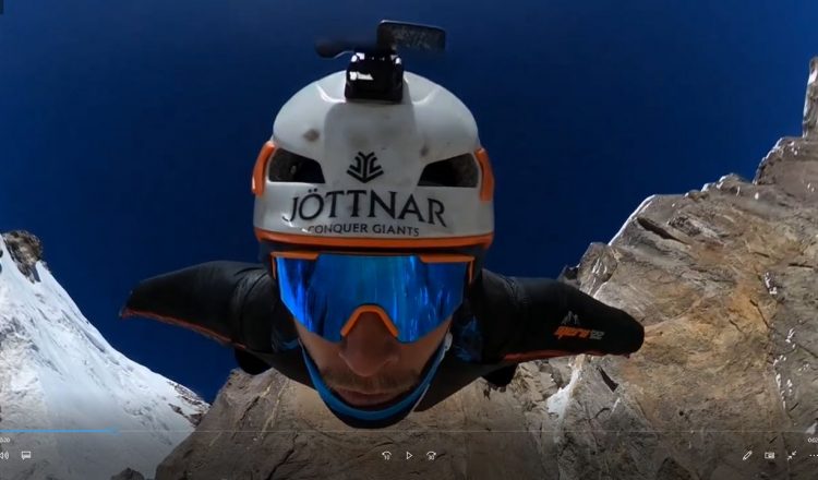 Tim Howell realiza el primer salto en traje de alas en el Aconcagua