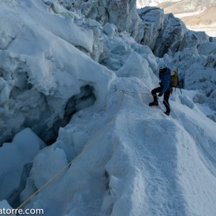 Ferran Latorre en la cascada del Khumbu