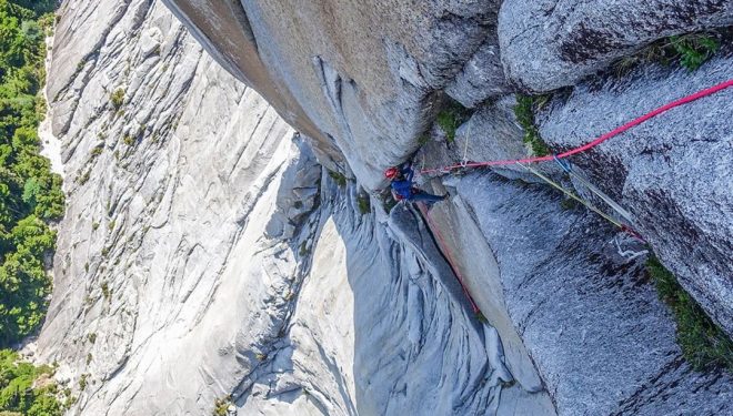 Siebe Vanhee y Max Didier escalando en el valle de Cochamó en enero de 2020