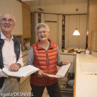 Josep Manuel Anglada y Elisabeth Verges en su casa de Barcelona.  (© Darío Rodríguez/DESNIVEL)