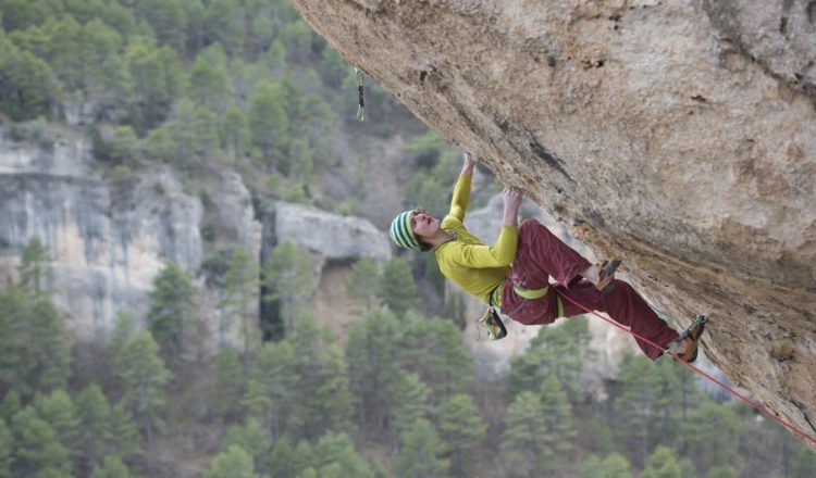 Adam Ondra intenta a vista Palestina 9a