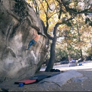 Adam Ondra en Midnight Lightning, Camp 4, Yosemite