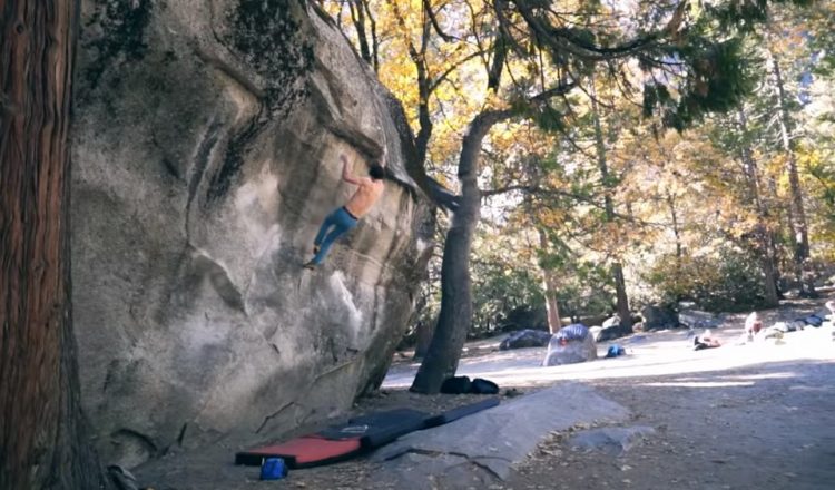 Adam Ondra en Midnight Lightning, Camp 4, Yosemite