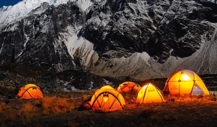 Campo base de la expedición de Álex Txikon en el Annapurna invernal (Foto: Andrés Navamuel).
