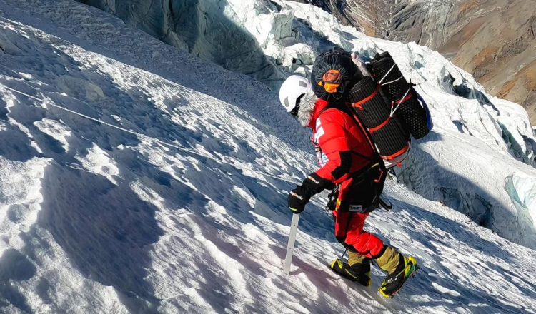 Álex Txikon en el Annapurna invernal (Foto: Andrés Navamuel).