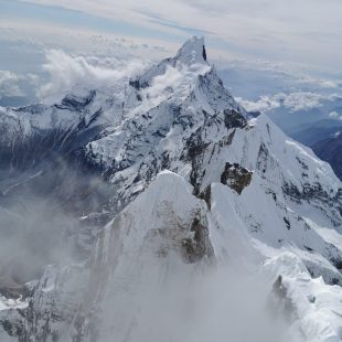 Nikita Balabanov, Mikhail Fomin y Viacheslav Polezhaiko en la arista sureste del Annapurna III.