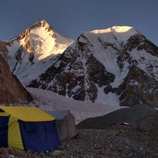 Campo base a los pies del Gasherbrum 1 y 2.