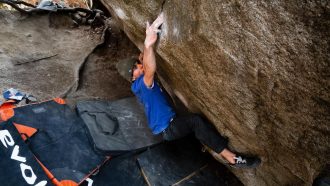 Francesco Berardino en 'REM' 8C+ de Cresciano (Foto: Luca Consonni).