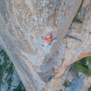 Sébastien Berthe en 'Arco Iris' (200 m, 8c+) de Montserrat.