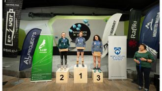 Podio Junior femenino de la Copa de Europa de Búlder Juvenil de Kaunas 2023, con Iziar Martínez (1ª), Lea Kempf (2ª) y Miriam Díez (3ª) (Foto: Irmantas Saulius - Sakura).