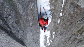 Yann Borgnet y Gregoire Laverty en 'Last chance tourism' en el macizo del Mont Blanc (Foto: @yannborgnet).