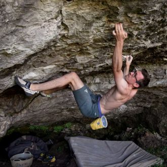 Will Bosi en 'Honey badger' 8C+ en Badger Cove (Foto: Sam Pratt).