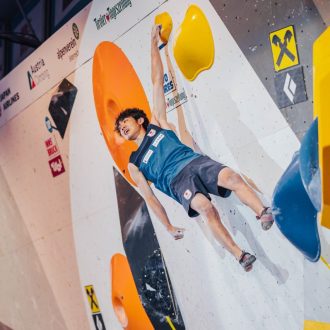 Sorato Anraku en la Copa del Mundo de Búlder de Innsbruck 2023 (Foto: Lena Drapella/IFSC).