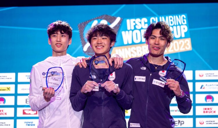 Podio masculino final de la Copa del Mundo de Búlder 2023, con Sorato Anraku (1º), Dohyun Lee (2º) y Tomoa Narasaki (3º) (Foto: Jan Virt/IFSC).
