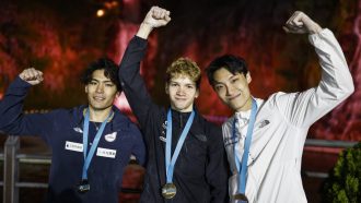 Podio masculino de la Copa del Mundo de Búlder de Seúl 2023, con Mejdi Schalck (1º), Tomoa Narasaki (2º) y Jongwon Chon (3º) (Foto: Dimitris Tosidis/IFSC).