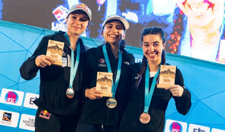 Podio femenino de la Copa del Mundo de Búlder de Salt Lake City 2023, con Natalia Grossman (1ª), Oriane Bertone (2ª) y Brooke Raboutou (3ª) (Foto: Slobodan Miskovic/IFSC).