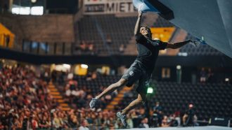 Mickael Mawem en el Campeonato del Mundo de Búlder de Berna 2023 (Foto: Lena Drapella/IFSC).