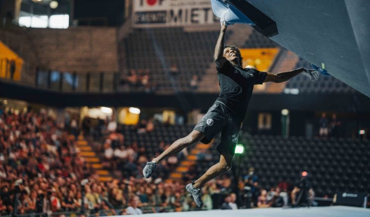 Mickael Mawem en el Campeonato del Mundo de Búlder de Berna 2023 (Foto: Lena Drapella/IFSC).