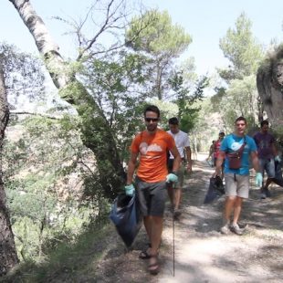 Actuación en las hoces en la Jornada de Limpieza de Cuenca.  (Clownclimbing/Canalillo Films)