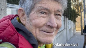 Carlos Soria a la salida de entrenar del rocódromo Sputnik Las Rocas (Madrid) pocos días antes de cumplir los 84 años.