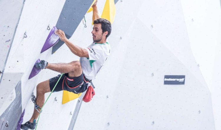 Javi Cano en la Copa de España de Escalada de Dificultad de Vilanova i la Geltrú 2023 (Foto: Javi Pec).