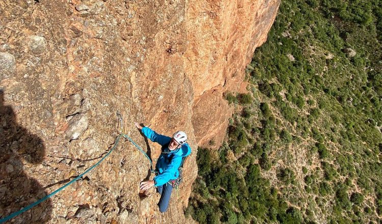 Escalando con Lorenzo Ortas en Riglos, octubre 2023. Foto: Carlos Buhler.