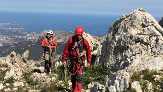 Caída en una cresta al realizar un destrepe, que provocó quemaduras al escalador