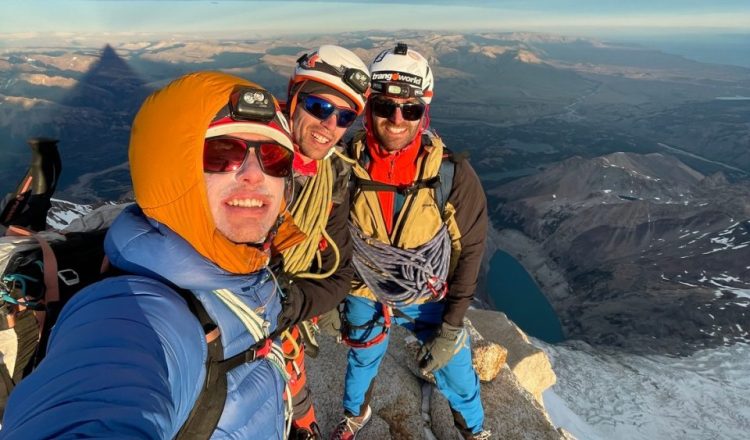 Javi Guzmán, Cristian García y Álex González en la cima del Cerro Chaltén (Foto: J.Guzmán).