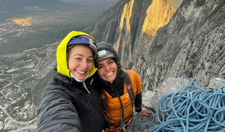 Sasha DiGiulian y Mariana Ordóñez en 'Sendero luminoso', Potrero Chico (Foto: @sashadigiulian).