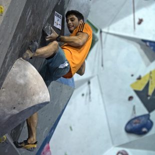 Jonatan Flor ganó el Campeonato de España de Búlder 2016 celebrado en Barcelona.  (©Darío Rodríguez/DESNIVEL)