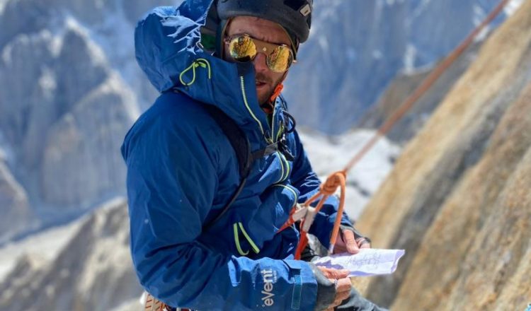 Edu Marín vuelve a 'Eternal Flame' (Namaless Tower, Pakistán).