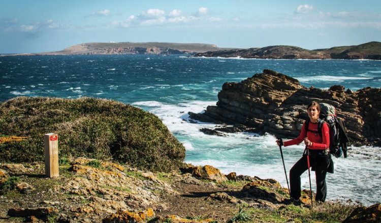 El Camí de Cavalls recorre todo el perímetro de Menorca uniendo torres