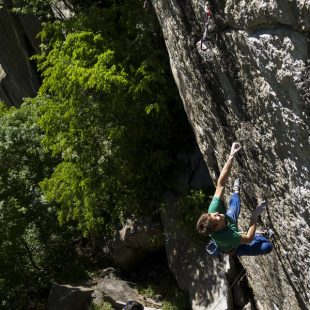 Michael Piccolruaz en Helmutant (9a) en el sector Saustall de Schnalstal. Es el primer ascenso a la vía