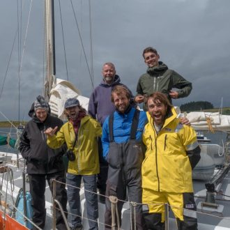 Nico Favresse, Sean Villanueva y compañía, a bordo del 'Cornelia' camino de Groenlandia (Foto: N. Favresse).