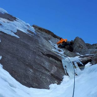 Martin Feistl y David Bruder en la repetición de 'Sagzahn-Verschneidung' en Valsertal (Tirol austriaco).