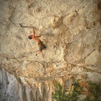 Jonatan Flor en 'N-REM' 9a+ de Rodellar (Foto: Antonio Marcos).