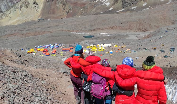 La expedición ‘Aconcagua en femenino’ del club aragonés ‘Montañeras Adebán’