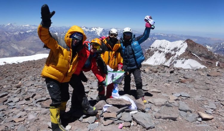 La expedición ‘Aconcagua en femenino’ del club aragonés ‘Montañeras Adebán’