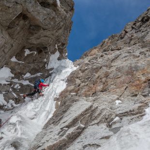 Yann Borgnet en la 'Via in memoria di Gianni Comino' en la cara sur Grandes Jorasses