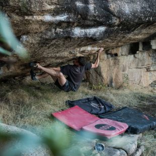 Hamish Potokar en El Elegido (8B+/C). Foto: Talo Martín