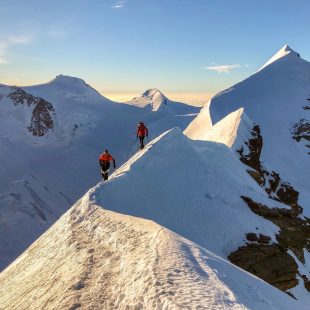 Nicolas Hojac y Adrian Zurbrügg en el Lyskamm (Alpes)