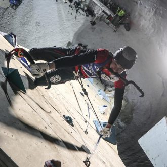 Jorge Veiga en la Copa de Europa de Escalada en Hielo de Oulu 2024 (Foto: Robert Hendriksen).