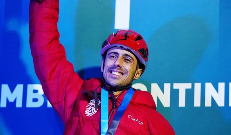 Javi Cano campeón de la Copa de Europa de Escalada en Hielo 2024 (Foto: Robert Hendriksen).