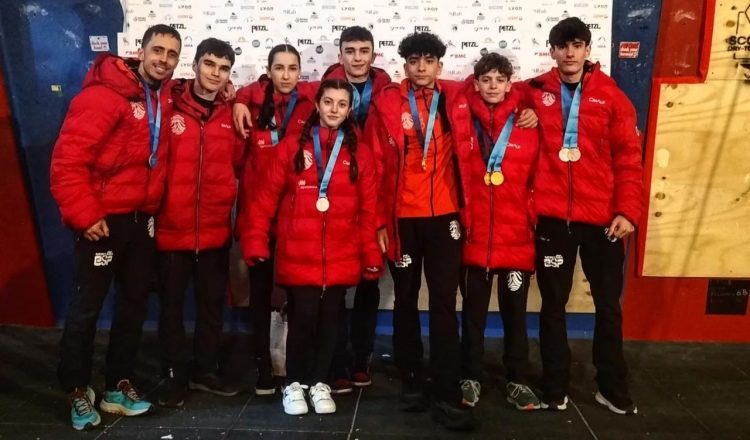 El equipo español de la Copa de Europa de Escalada en Hielo 2024 (Foto: Robert Hendriksen).