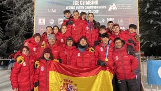 La selección española en el Campeonato del Mundo Juvenil de Escalada en Hielo de Champagny 2024 (Foto: Equipo español de escalada en hielo de competición)