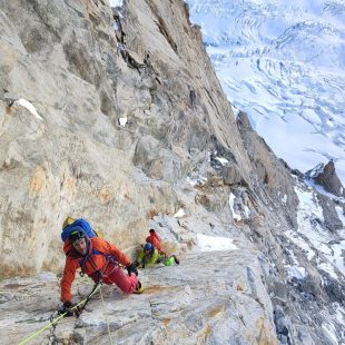 Bru Busom, Rubén Sanmartín y Alberto Fernández en 'No siesta' a las Grandes Jorasses (Foto: R. Sanmartín).