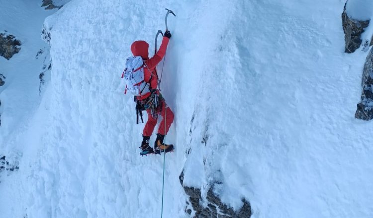 Marina Fernández probando la colección Summit Pumori de The North Face.