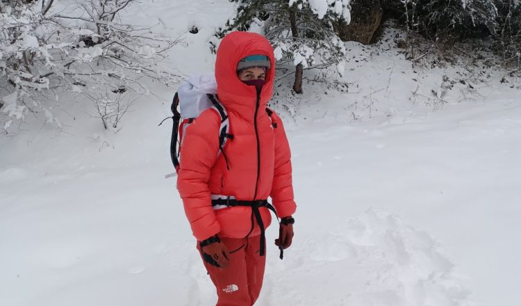 Marina Fernández probando la colección Summit Pumori de The North Face.