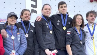 Podio masculino y femenino segunda prueba de la Copa Europa de Boulder celebrada en el Valle de Liébana. En el centro de la imagen los ganadores: los franceses Flavy Cohaut y Arthur Le Bris. Izquierda, los segundos clasificados: Itziar Martínez y Thomas Lemagner. Derecha, terceros clasificados: Lisa Klem y Corentin Laporte.